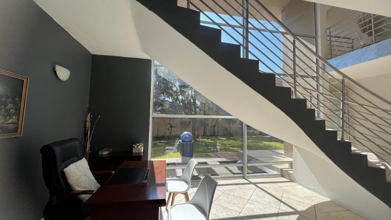 Sizanazo - Double Homestay Johannesburg
